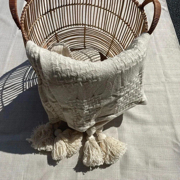 Home Decor - Accents - Tufted Throw Blanket w/ Tassel Trim - 50x60 - Picture 2 of 6